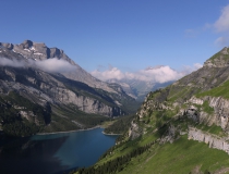 Pohled na jezero Oeschinensee (Švýcarsko)